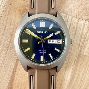 Berny titanium men’s blue dial silver tone watch NEW BATTERY